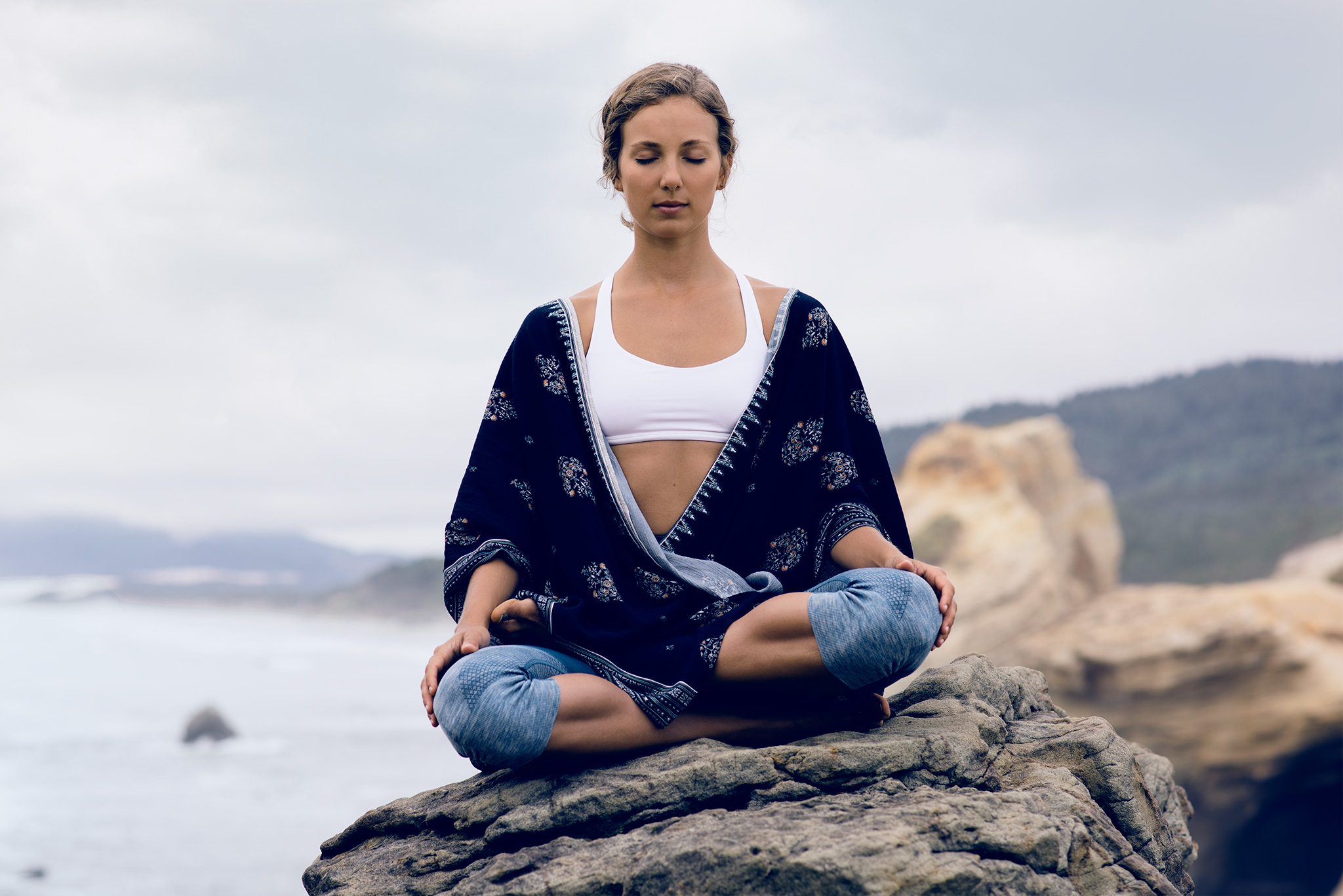 ZA Photo OR. Los Angeles Sports ALLISON YOGA meditate