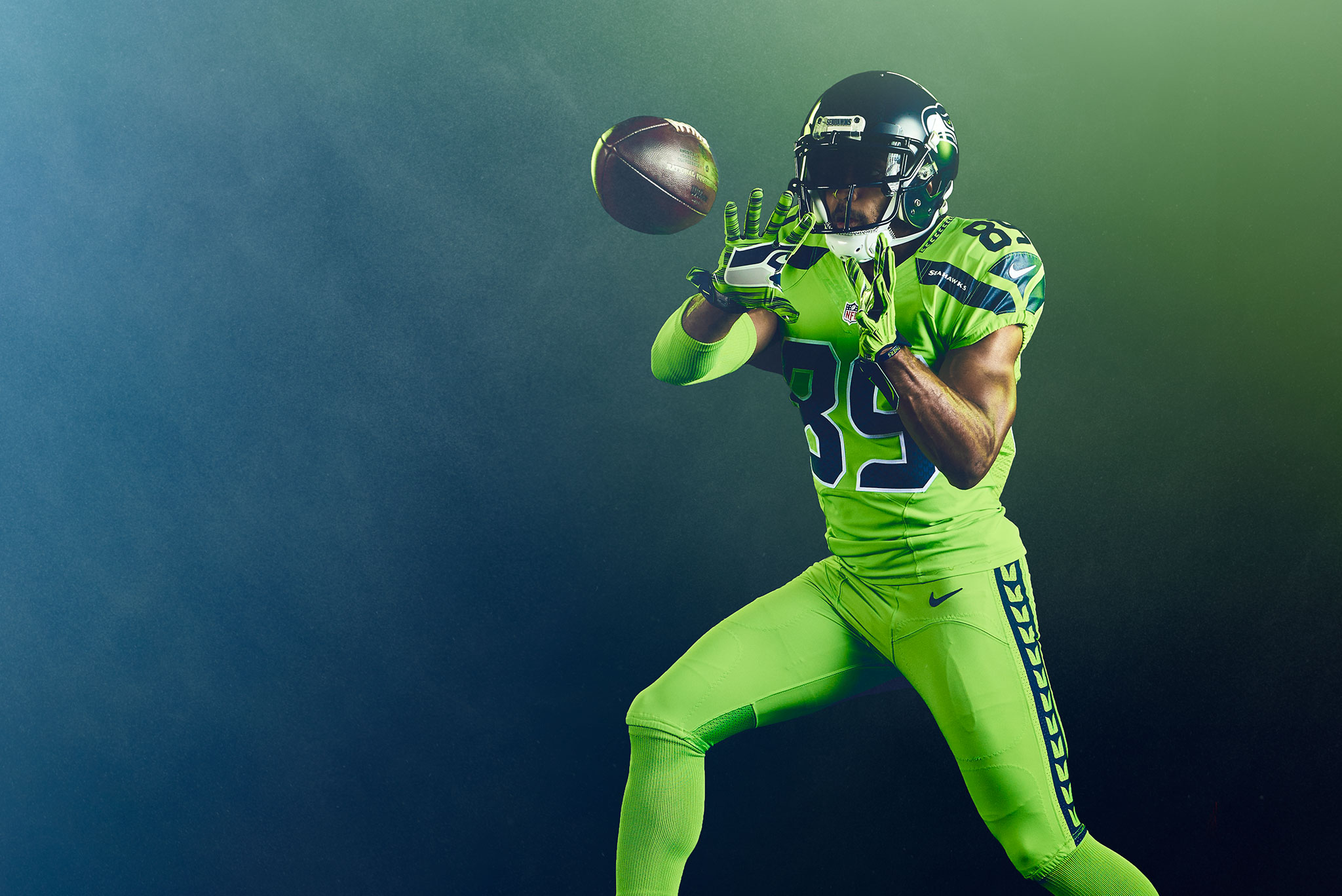 Zach Ancell Photography CA. Seattle Sports SEAHAWKS COLOR RUSH catch